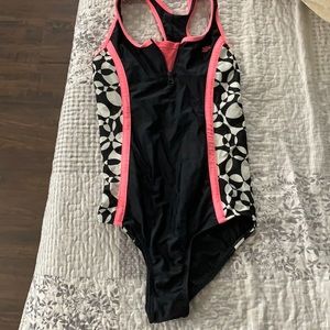 swimming suit comes with shorts